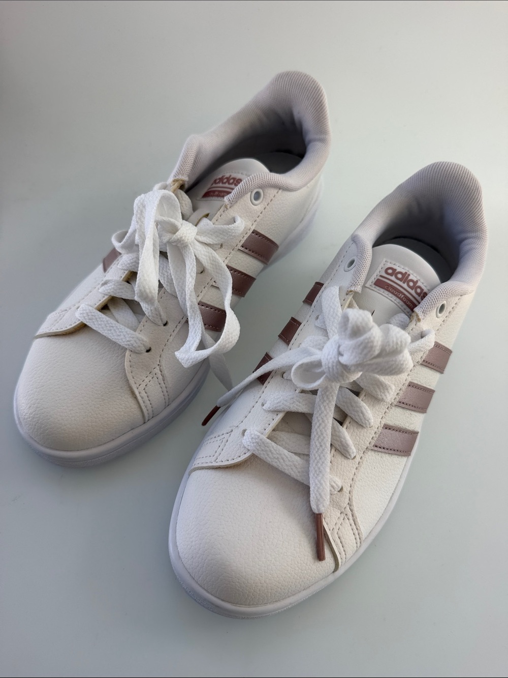 NEW Ladies size 7 cloud foam ortholite float white & gold stripe leather sneaker